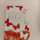 Lucinda Riley; Perhosten huone - pikkukuva 1