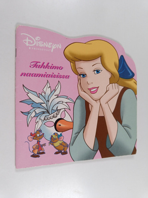 Tuhkimo naamiaisissa
