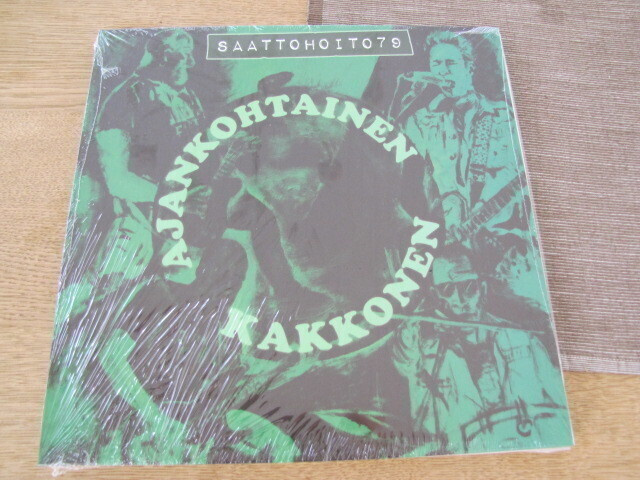 Saattohoito79 Ajankohtainen kakkonen lp muoveissa punk