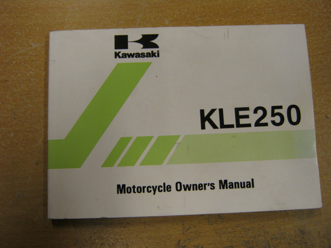 Kawasaki KLE250 käyttö-ohjekirja