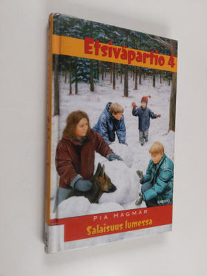 Pia Hagmar : Salaisuus lumessa