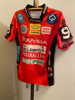 Eveliina Tuominen Porin Pesäkarhut gameworn pelipaita