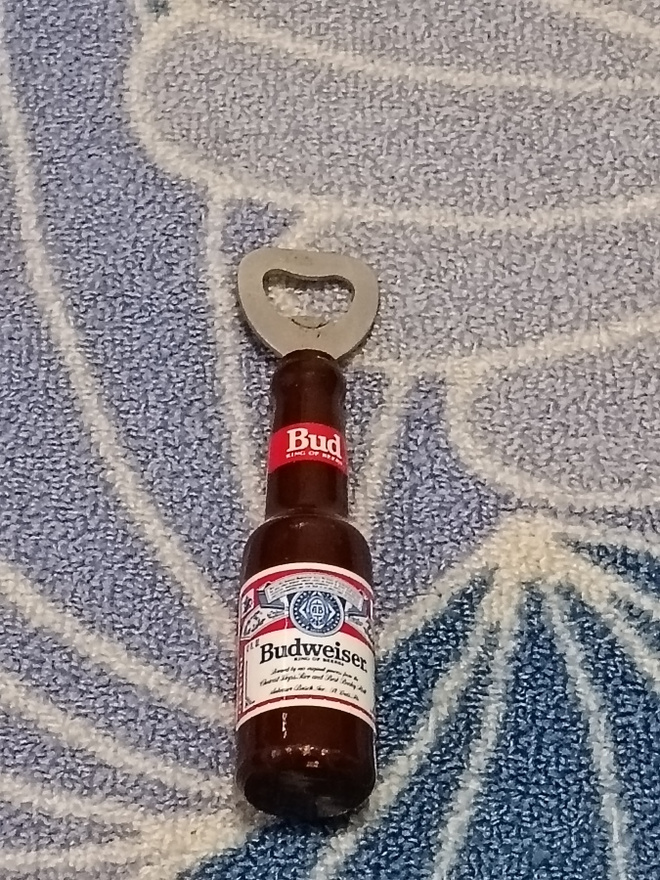 Vanha Budweiser Pullonavaaja