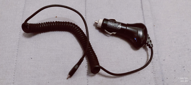 Insmat Micro-USB puhelinlaturi autolle 5V