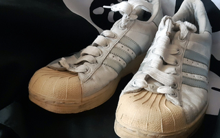 Adidas Superstar -lenkkitossut - Koko 42 - Valkohopeiset