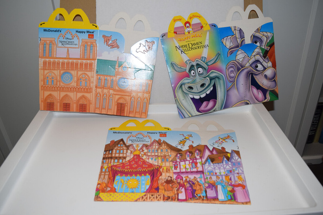 Mcdonald's happy meal laatikko notre damen kellonsoittaja