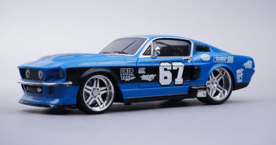 043. Maisto 'Motosounds - Ford Mustang GT' pienoismalli.