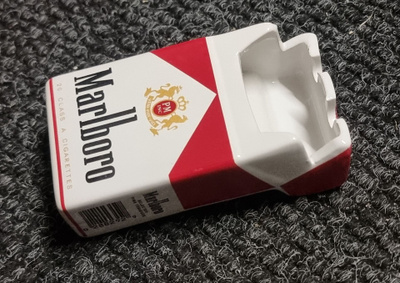 Marlboro tuhkakuppi