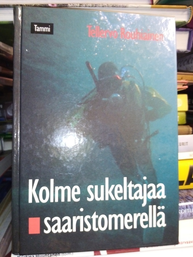 ROUHIAINEN : Kolme sukeltajaa saaristomerellä ( SIS POSTIKUL
