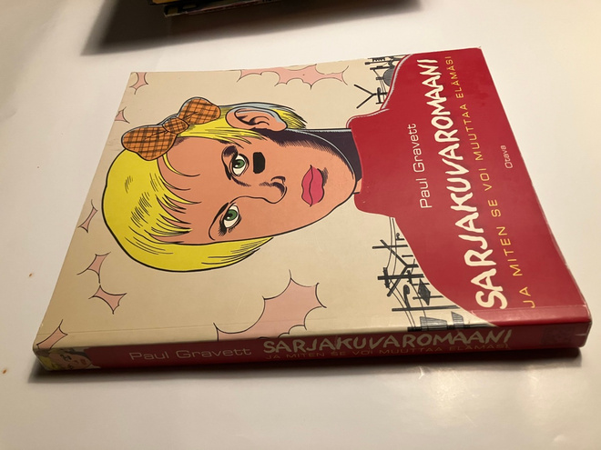 PAUL GRAVETT SARJAKUVAROMAANI HYVÄ