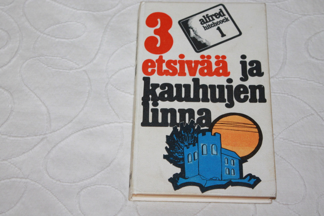 Kolme etsivää ja kauhujen linna