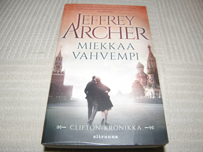 Jeffrey Archer Miekkaa vahvempi  -pok