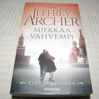 Jeffrey Archer Miekkaa vahvempi  -pok - pikkukuva 1