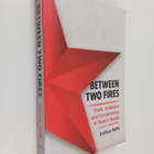 Joshua Yaffa : Between Two Fires - Truth, Ambition, and C... - pikkukuva 1