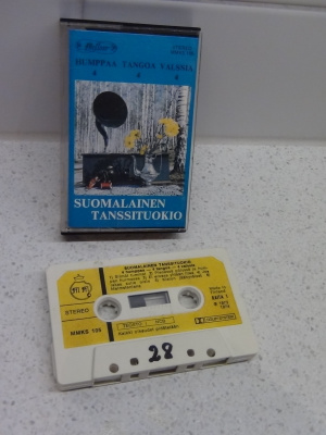 SUOMALAINEN TANSSITUOKIO