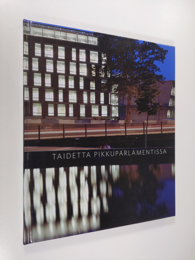Liisa (toim.) Lindgren : Taidetta Pikkuparlamentissa : Pu...