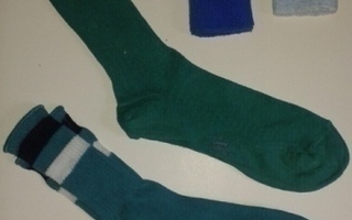 LACOSTE SUKKIA 2 PARIA ja muita 4 paria