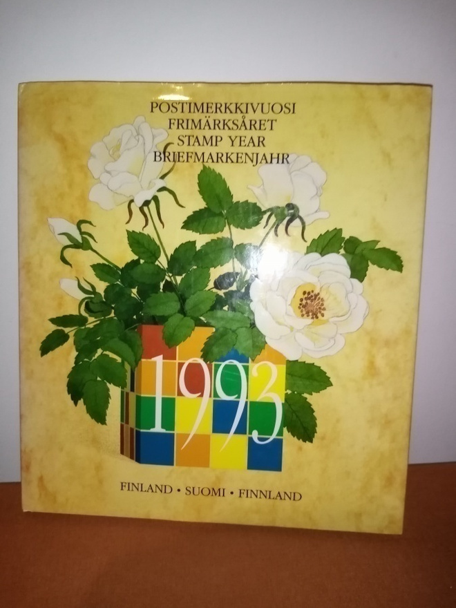 POSTIMERKKIVUOSI 1993 ( SIS. POSTIKULU )