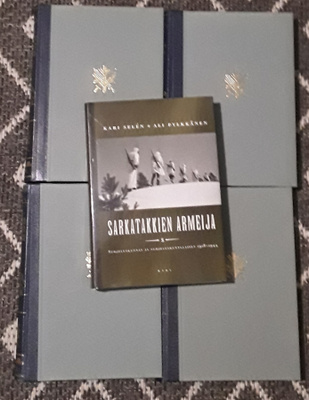 Sarkatakkien maa ja Suojeluskuntain historia.