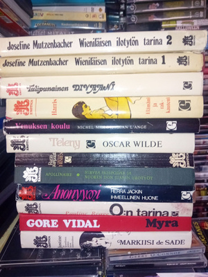 12 kpl Erotica kirjasarjaa ( SIS POSTIKULU )