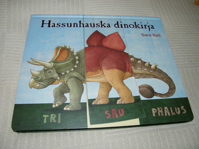 Sara Ball Hassunhauska dinokirja