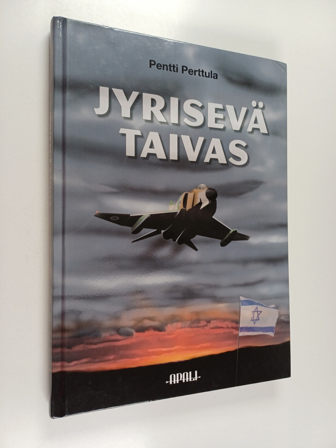 Pentti Perttula : Jyrisevä taivas : Israelin ilmamahdin s...