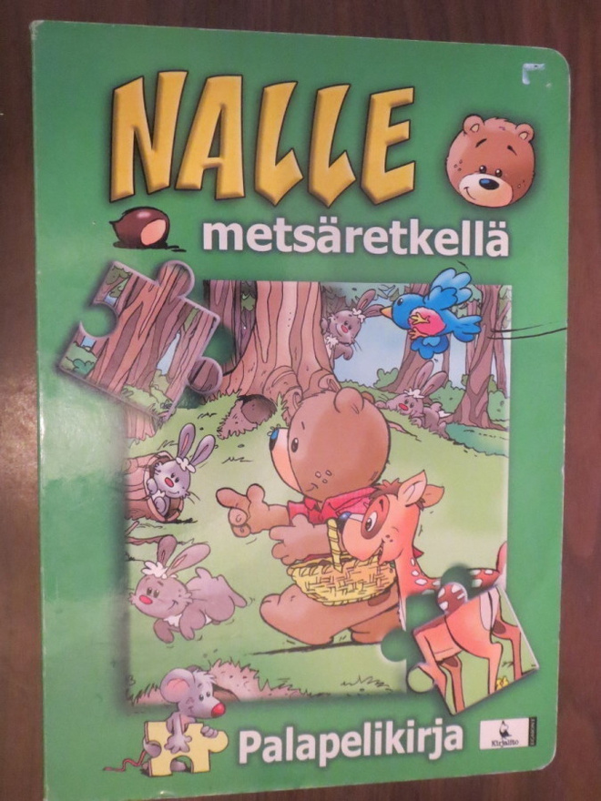 Nalle metsäretkellä - Palapelikirja