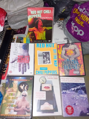 7 kpl DVD KOKOELMA RED HOT CHILI PEPPERS  ( SIS POSTIKULU )
