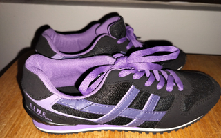 Musta/violetit kengät (39, Line Collection)