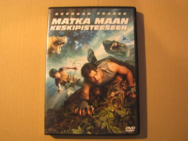 MATKA MAAN KESKIPISTEESEEN ( Brendan Fraser )