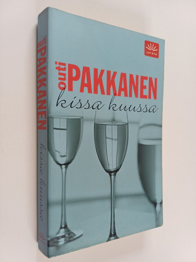 Outi Pakkanen : Kissa kuussa