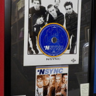 NSYNC TAULU TAULU KOKO BÄNDIN NIMMAREILLA - pikkukuva 1