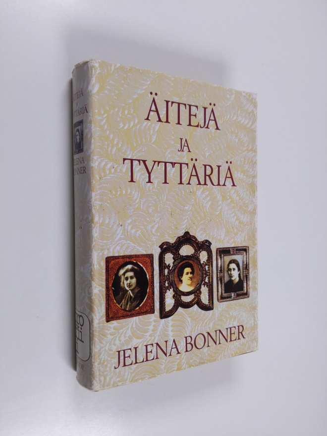 Jelena Bonner : Äitejä ja tyttäriä