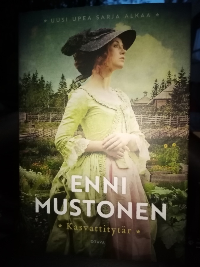 Enni Mustonen :  Kasvattitytär ( SIS POSTIKULU)