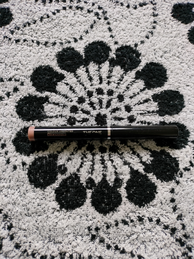 ~Oriflame The ONE Colour Unlimited -luomiväripuikko~