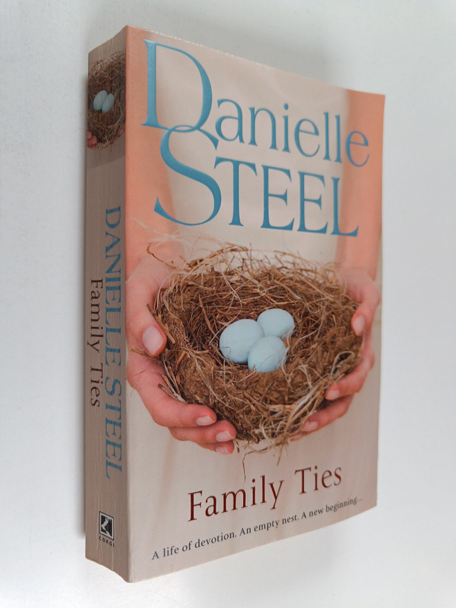Danielle Steel : Family Ties