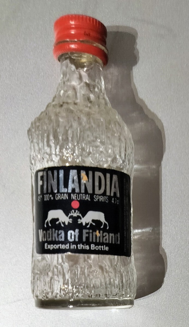 Finlandia vodkapullo 4.7cl, Design: Tapio Wirkkala