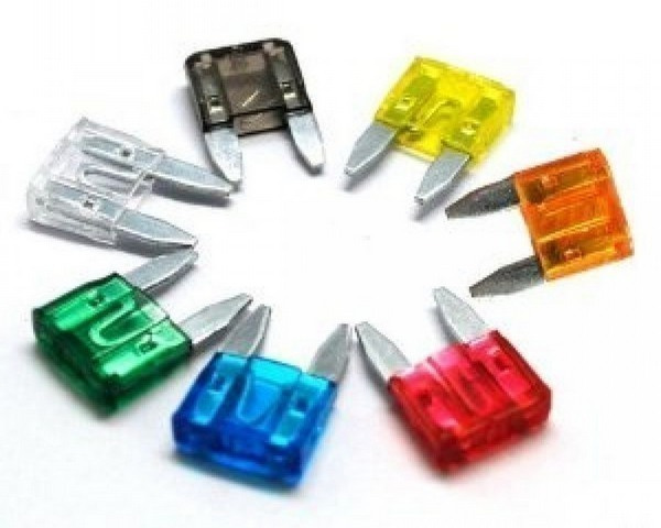 Nova Autosulakkeita: 2x10A, 2x15A, 2x20A, 2x25A, 2x30A UUSI