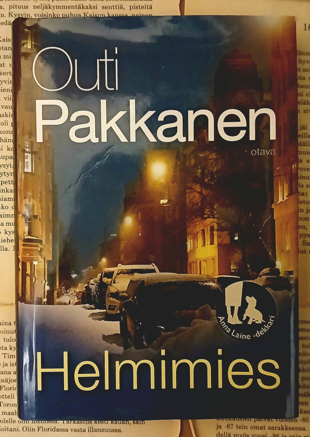 Outi Pakkanen - Helmimies (sid.)