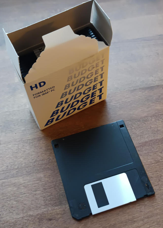 Uusia korppuja eli 3.5" levykkeitä