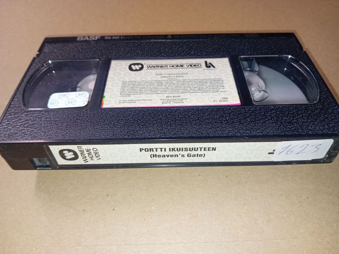 VHS PORTTI IKUISUUTEEN ( EI KOPPAA)