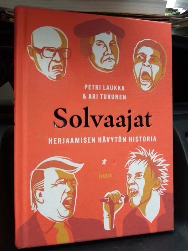 Laukka -  Turunen :  Solvaajat ( SIS POSTIKULU)