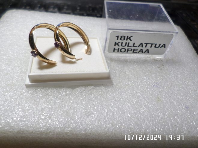 Komeat  uudet  korvakorut  18  K Kullattua  hopeaa