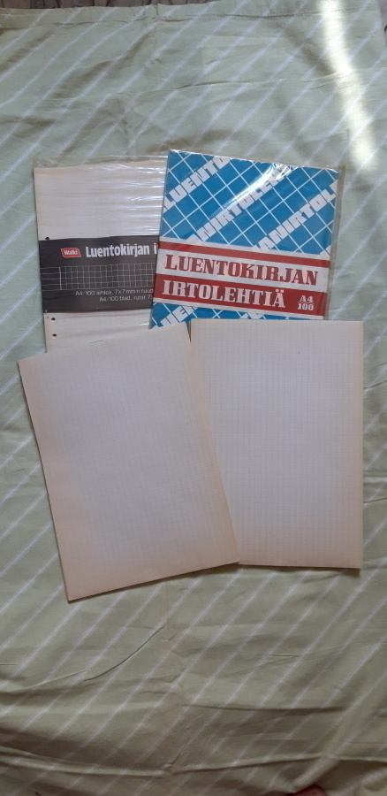 Ruutu luentolehtiöitä ja irtolehtiä (400 kpl)
