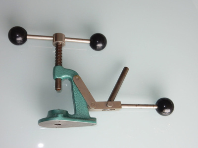 Omega kellon takakannen avaussarja ja lasikepuristin!