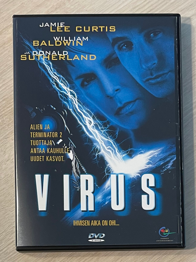 Virus (1999) Jamie Lee Curtis, Donald Sutherland