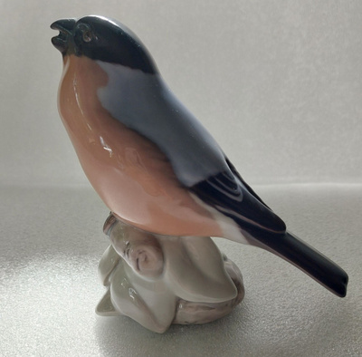 B & G ' Punatulkku'- figuuri!