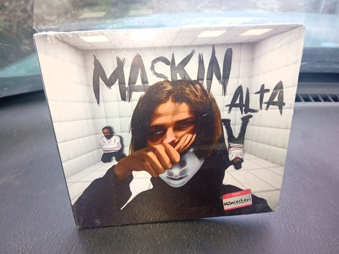CD MANSESTERI : MASKIN ALTA ( UUSI  ) SIS POSTIKULU