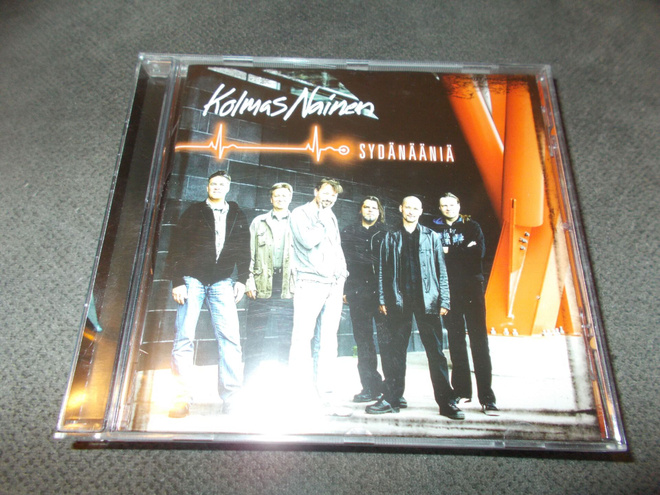 CD KOLMAS NAINEN ** SYDÄNÄÄNIÄ **