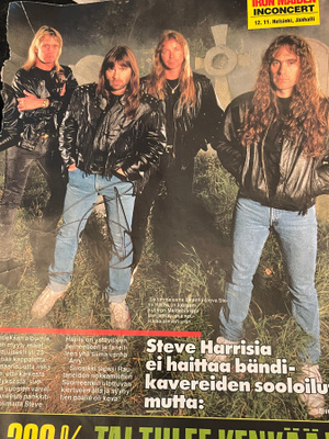 Steve Harris / Iron Maiden nimikirjoitus lehtikuvassa